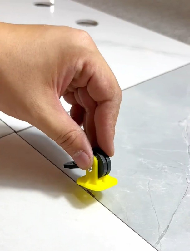 墙砖找平器取出视频教程大全(瓷砖找平器怎么用然后怎么拿掉) 墙砖找平器取出视频教程大全(瓷砖找平器怎么用然后怎么拿掉)